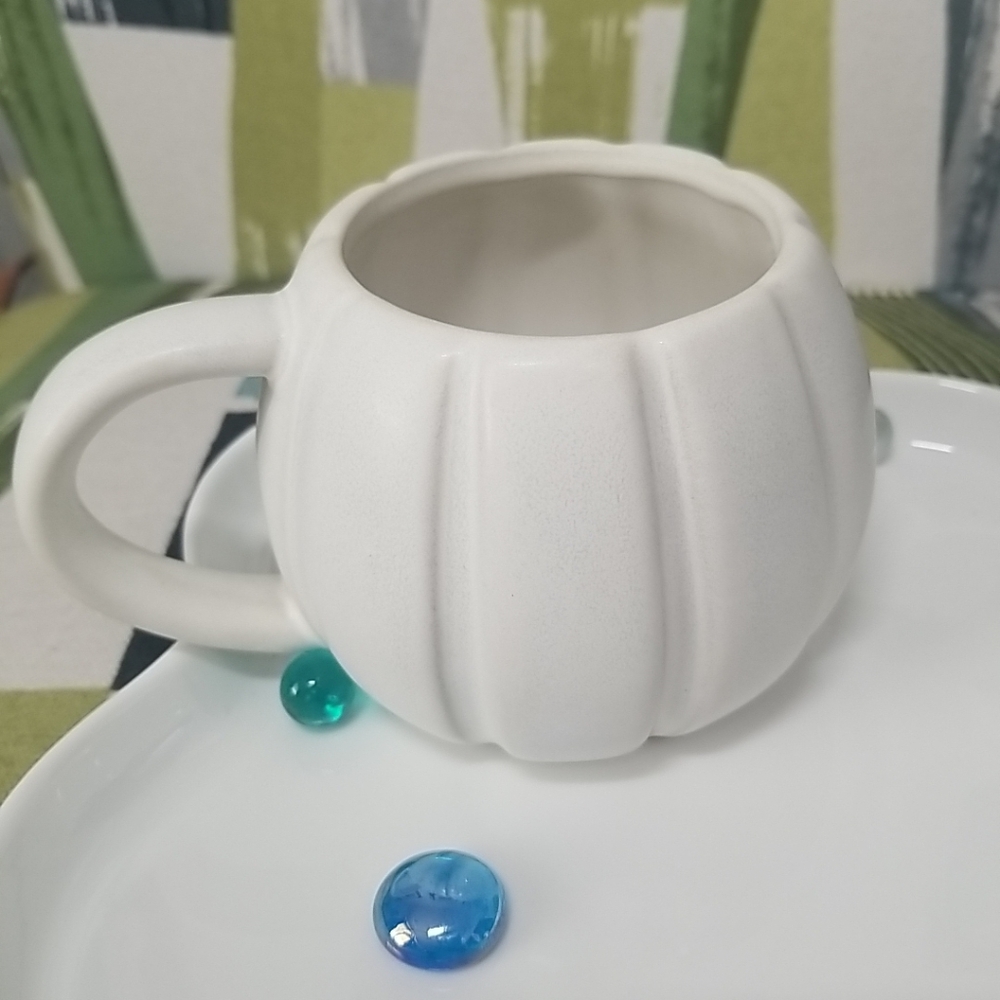 Hyde & EEK Pumpkin Mug White Boutique 15.2 fl oz Halloween Stoneware…
